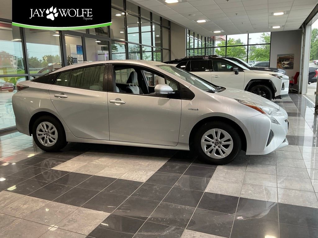 Used 2017 Toyota Prius Two FWD image 1