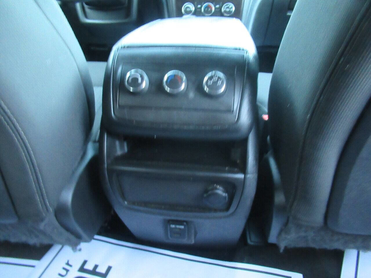 Used 2015 Chevrolet Traverse LT image 29