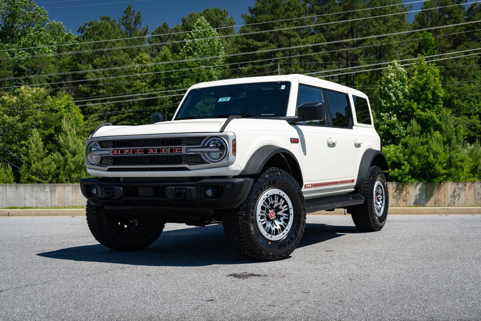 New 2026 Ford Bronco Outer Banks w/ Sasquatch Package AWD/4WD image 2