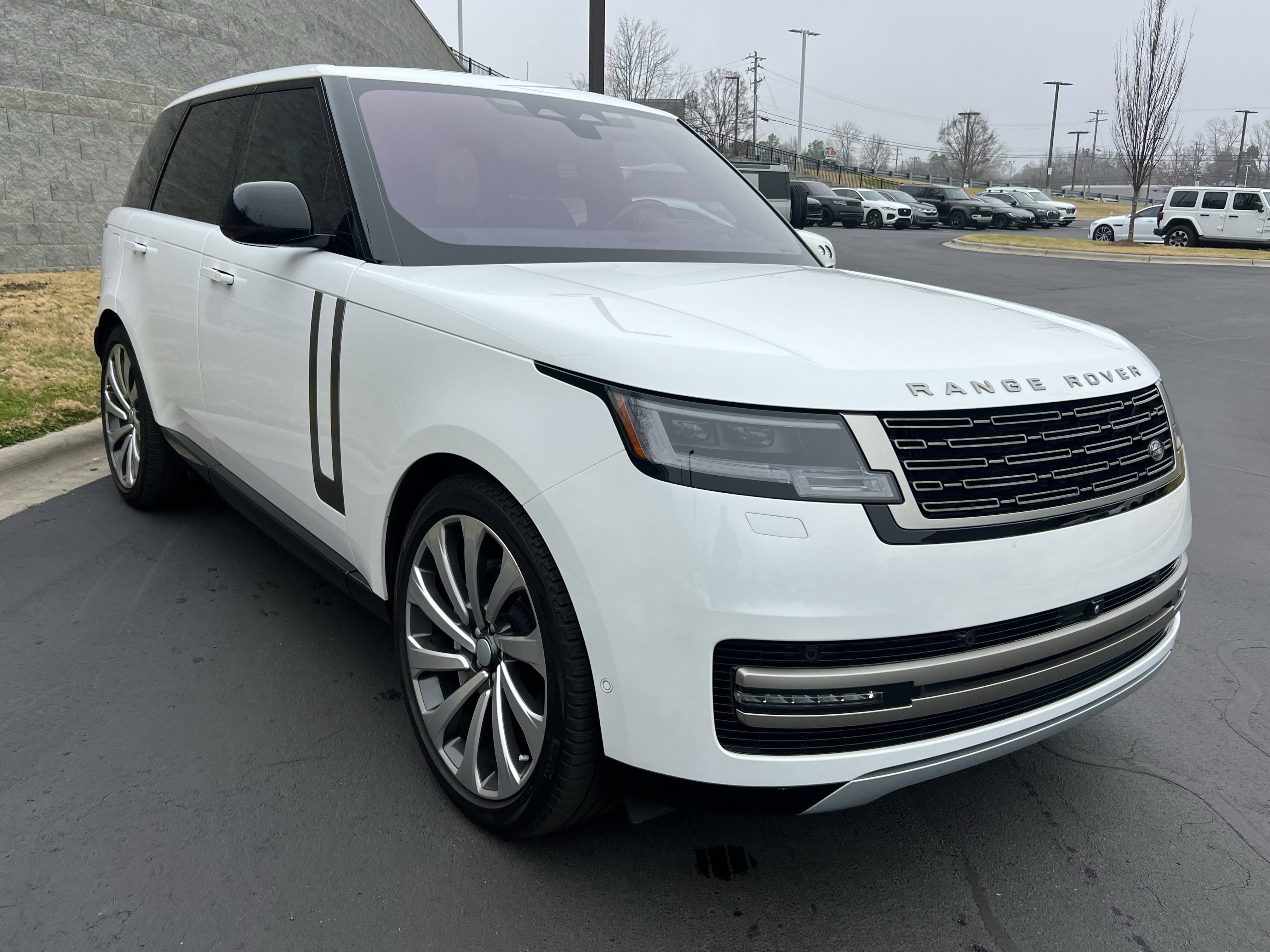 Certified 2023 Land Rover Range Rover SE image 9