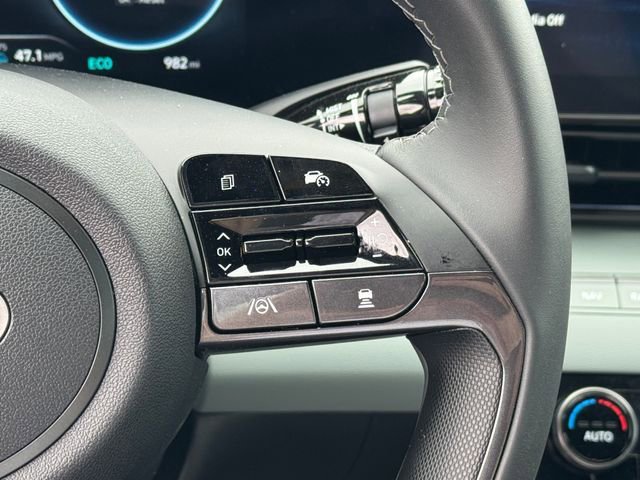 Used 2025 Hyundai Elantra Limited image 22