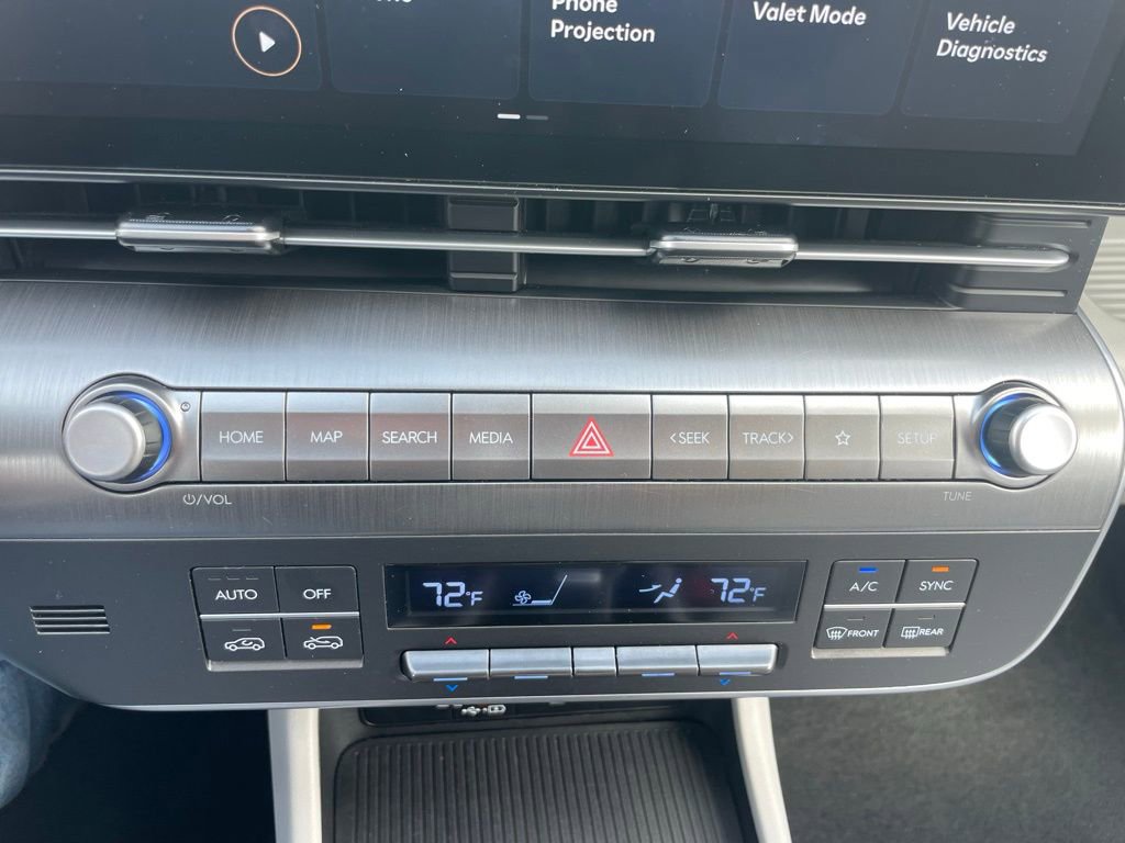 Used 2025 Hyundai Kona SEL image 11