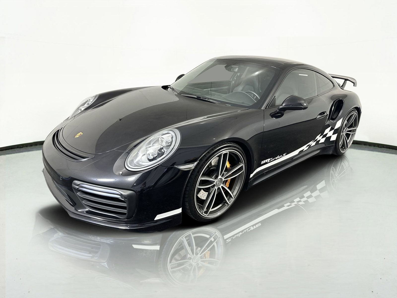 Used 2018 Porsche 911 Turbo image 4