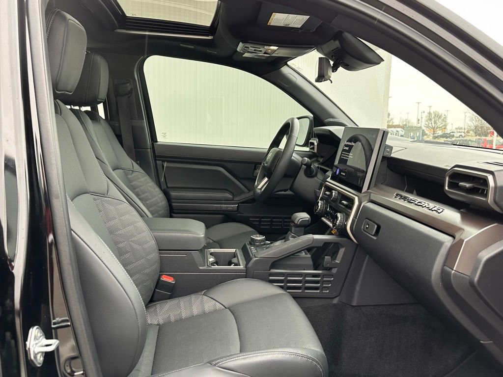 Used 2024 Toyota Tacoma TRD Off-Road w/ TRD Off Road Premium Package AWD/4WD image 20