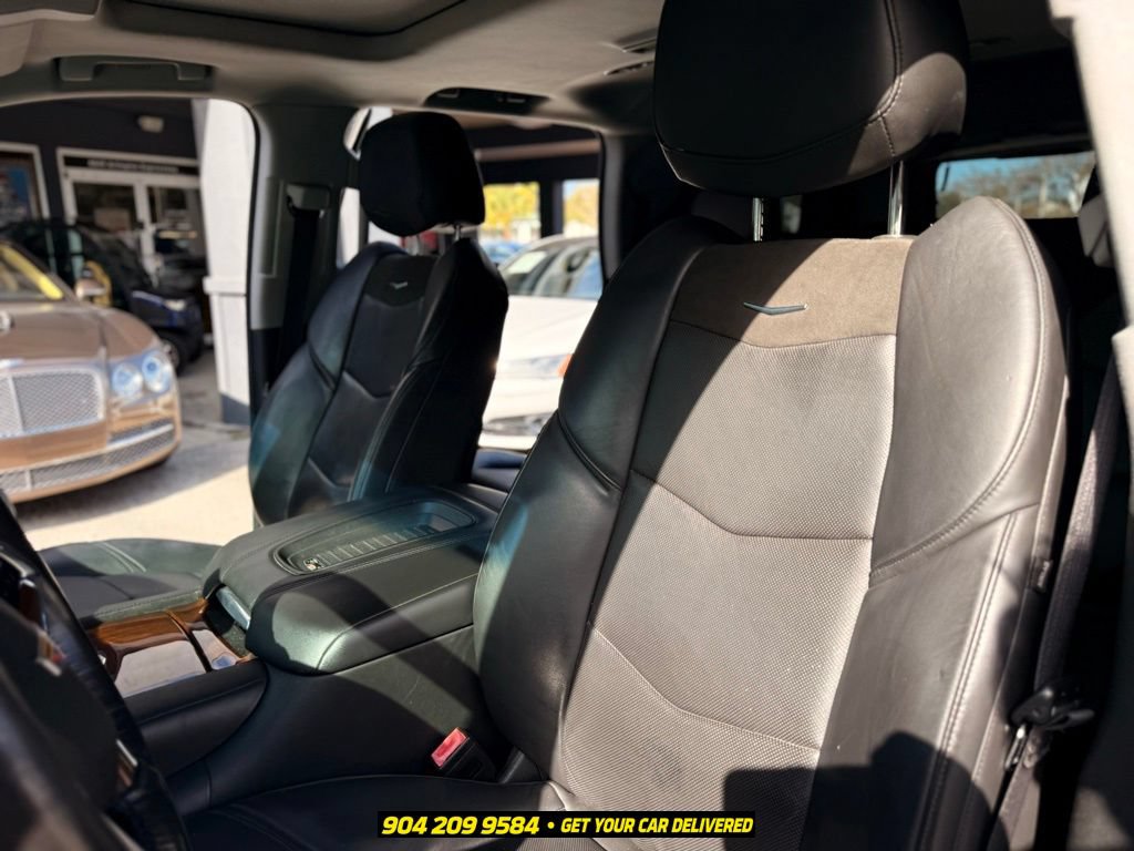 Used 2019 Cadillac Escalade Luxury AWD/4WD image 22