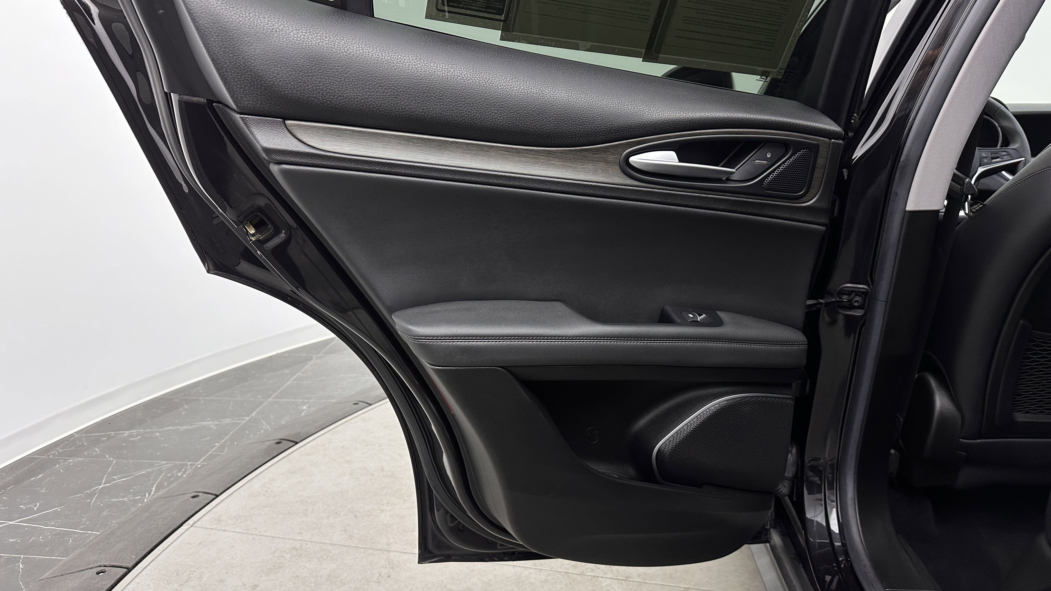 Used 2018 Alfa Romeo Stelvio Ti image 26