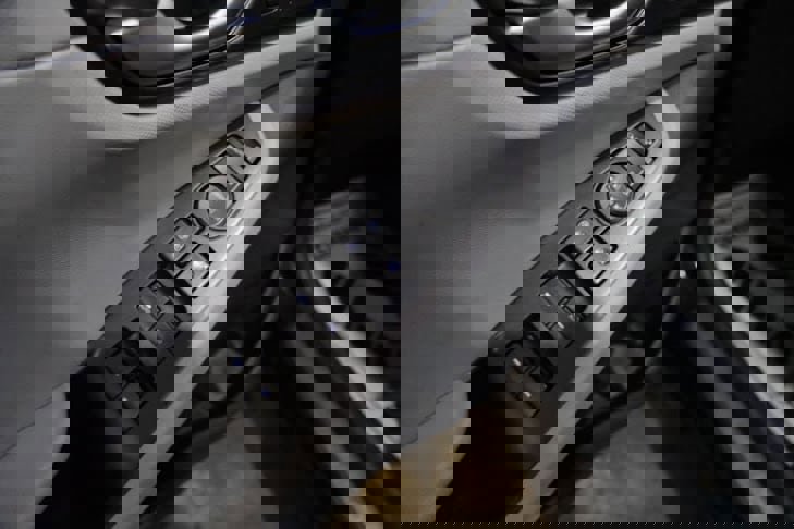 Used 2020 Hyundai Ioniq Limited image 18