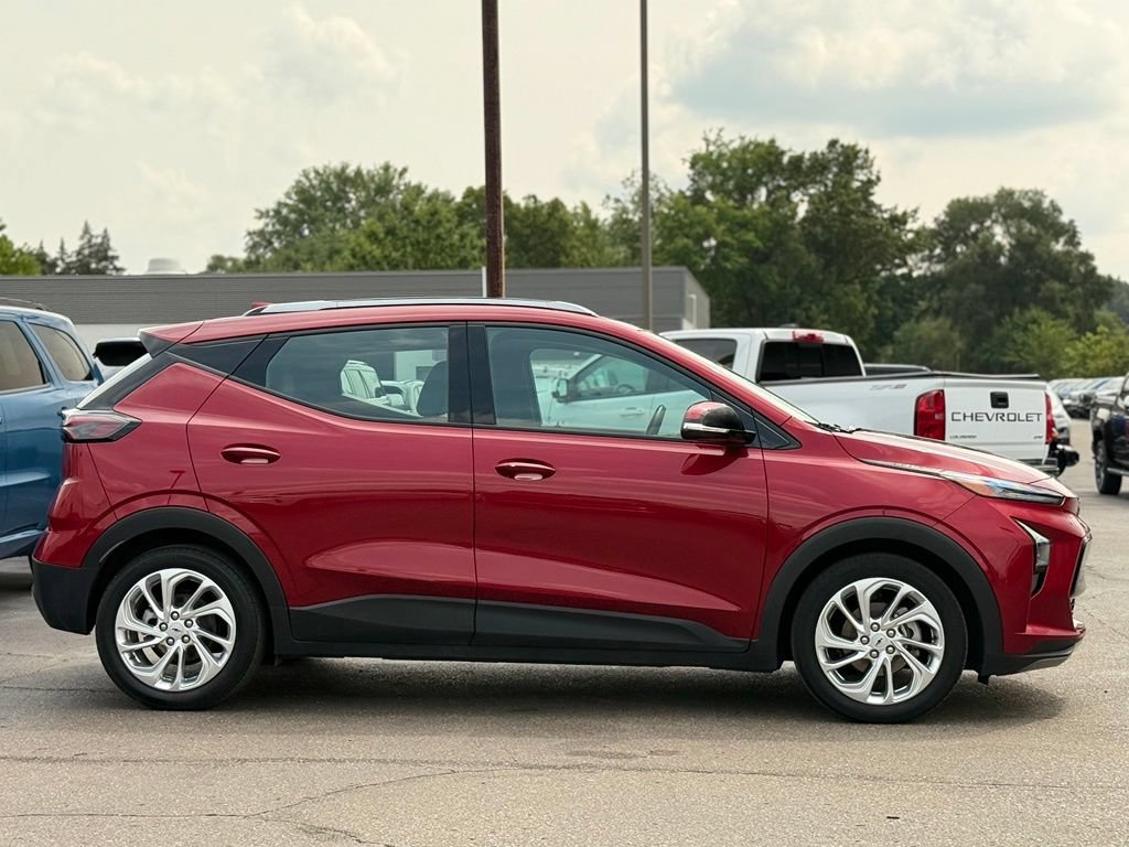Used 2022 Chevrolet Bolt EUV LT w/ Comfort Package FWD image 29