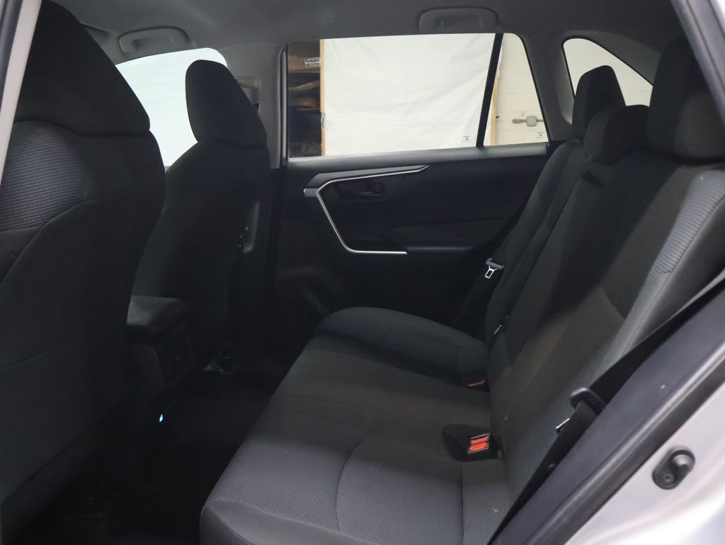 Used 2022 Toyota RAV4 LE image 15