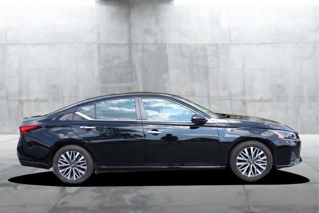 Certified 2025 Nissan Altima 2.5 SV FWD image 5