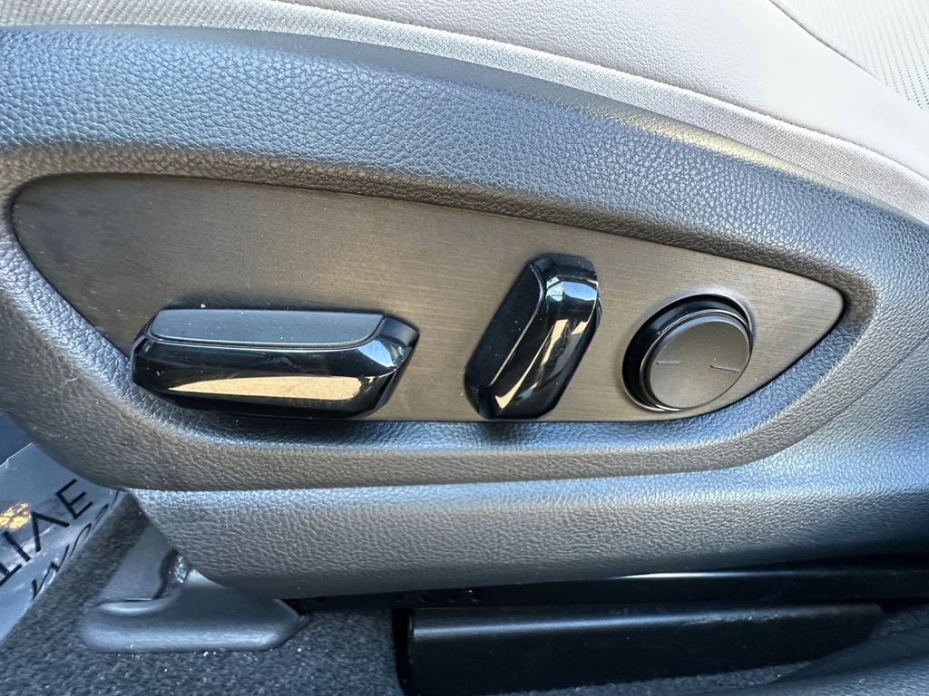 Used 2023 Lexus UX 250h FWD w/ Accessory Package (Z2) image 10