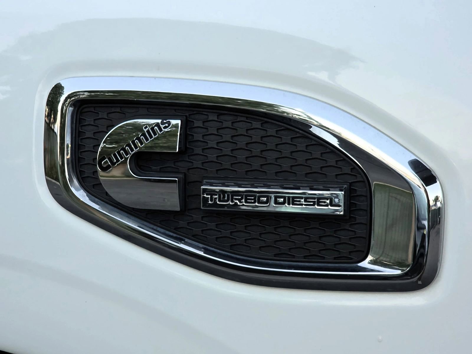 Used 2017 Nissan Titan SV image 9