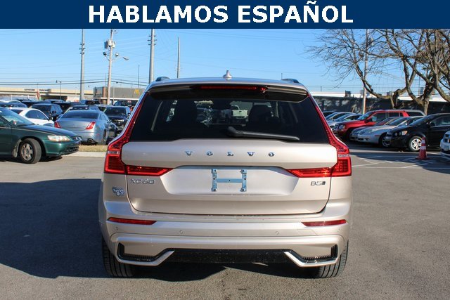 Used 2025 Volvo XC60 B5 Plus image 4