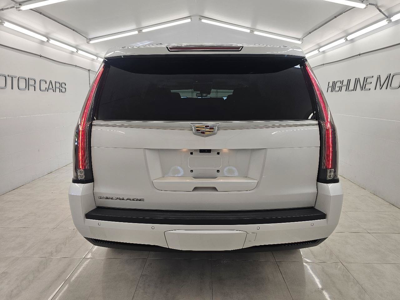 Used 2020 Cadillac Escalade Luxury AWD/4WD image 6
