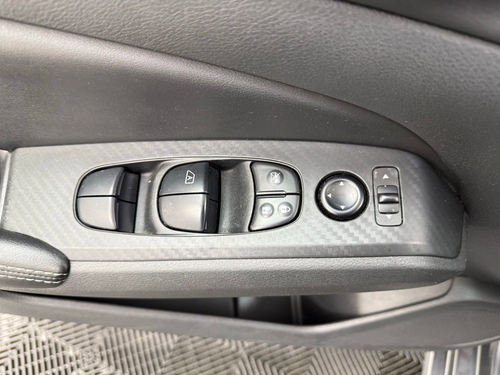 Used 2024 Nissan Altima 2.5 SV w/ SV Premium Package image 12