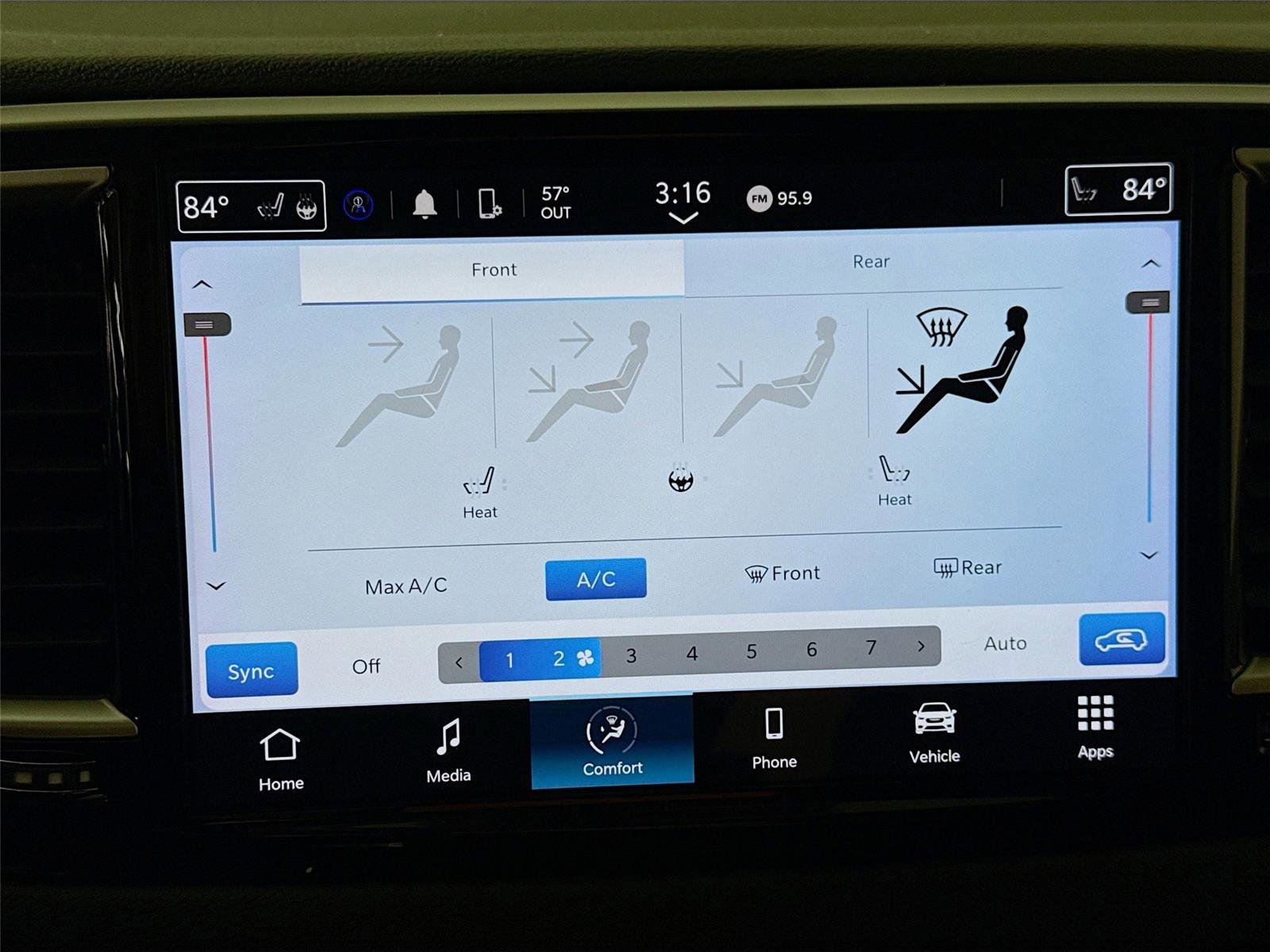 Used 2023 Chrysler Pacifica Touring-L image 9