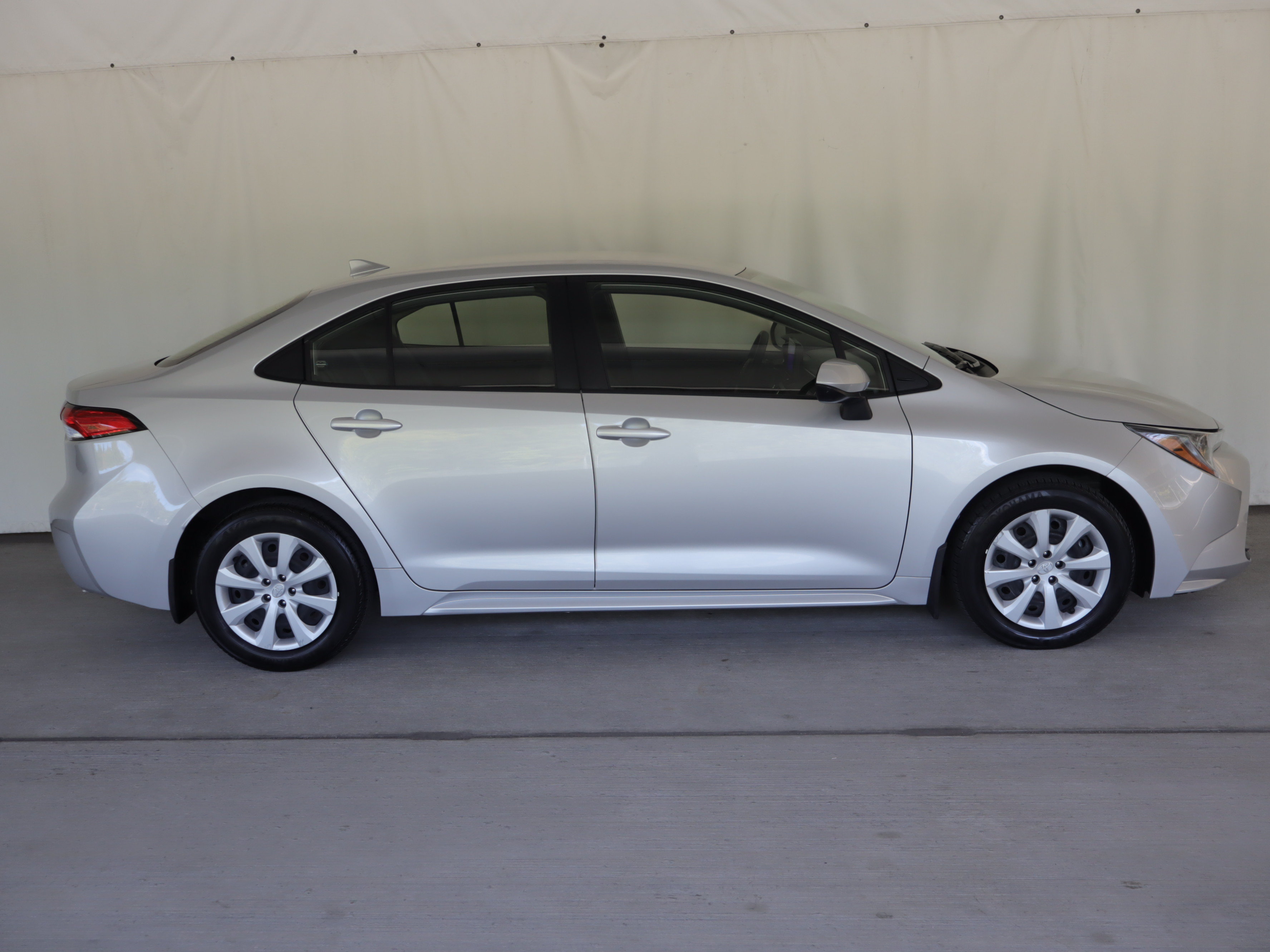 Used 2023 Toyota Corolla LE w/ Carpet Mat Package (TMS) FWD image 4