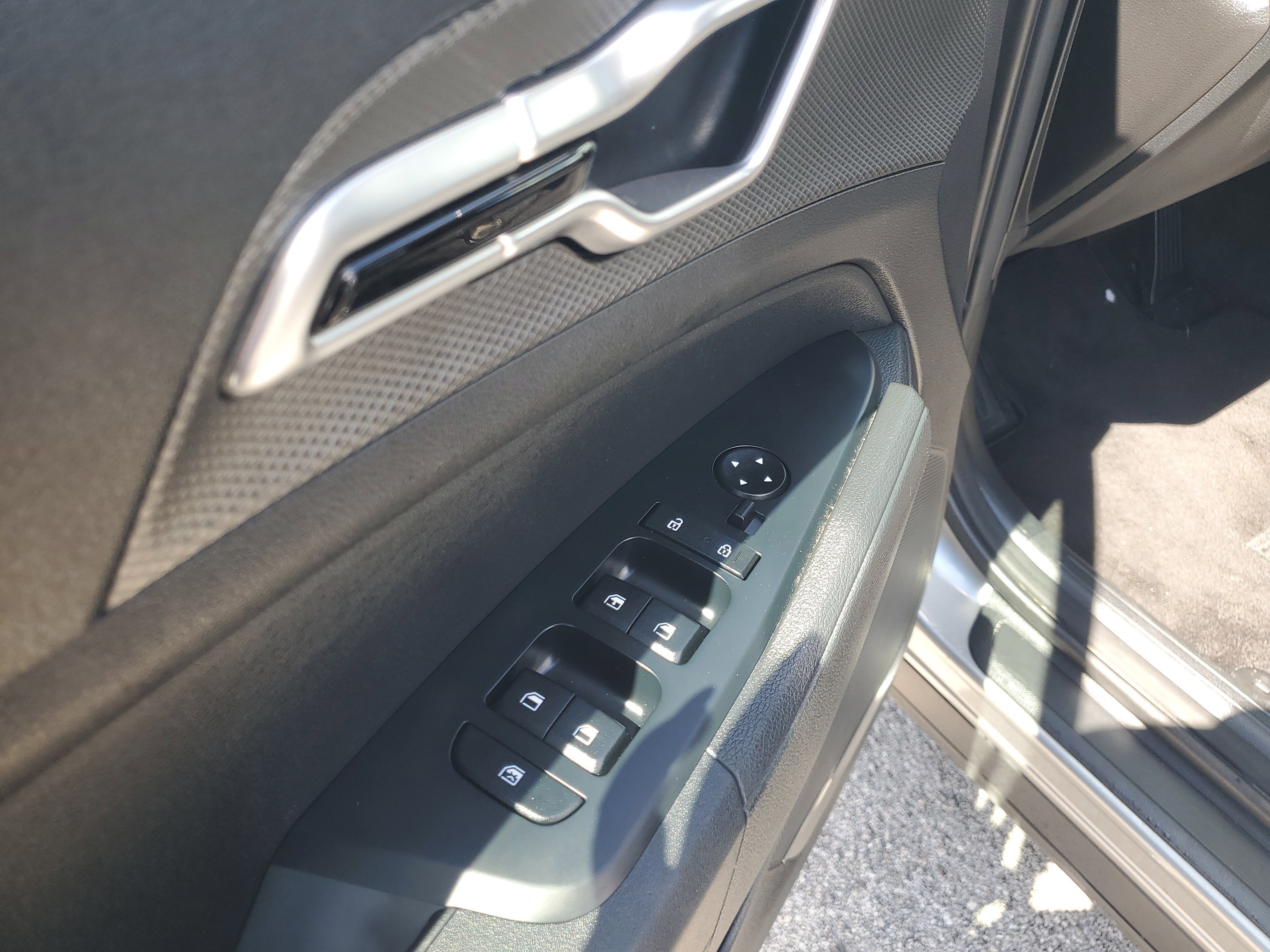 Used 2024 Kia Sportage LX image 11