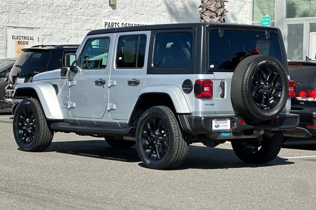 Used 2023 Jeep Wrangler Unlimited Sahara w/ Cold Weather Group AWD/4WD image 6