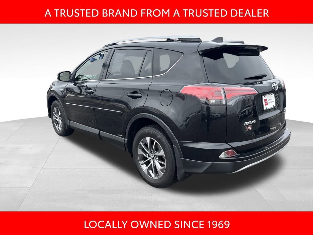 Certified 2017 Toyota RAV4 XLE image 4