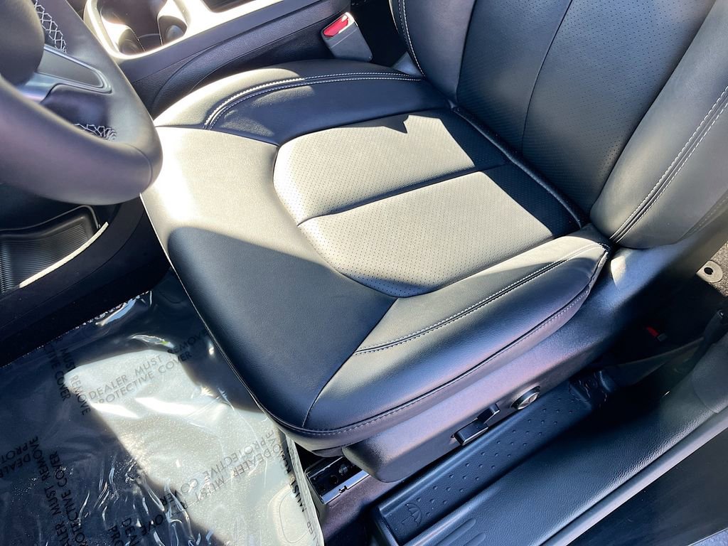 Certified 2025 Chrysler Pacifica Select image 16