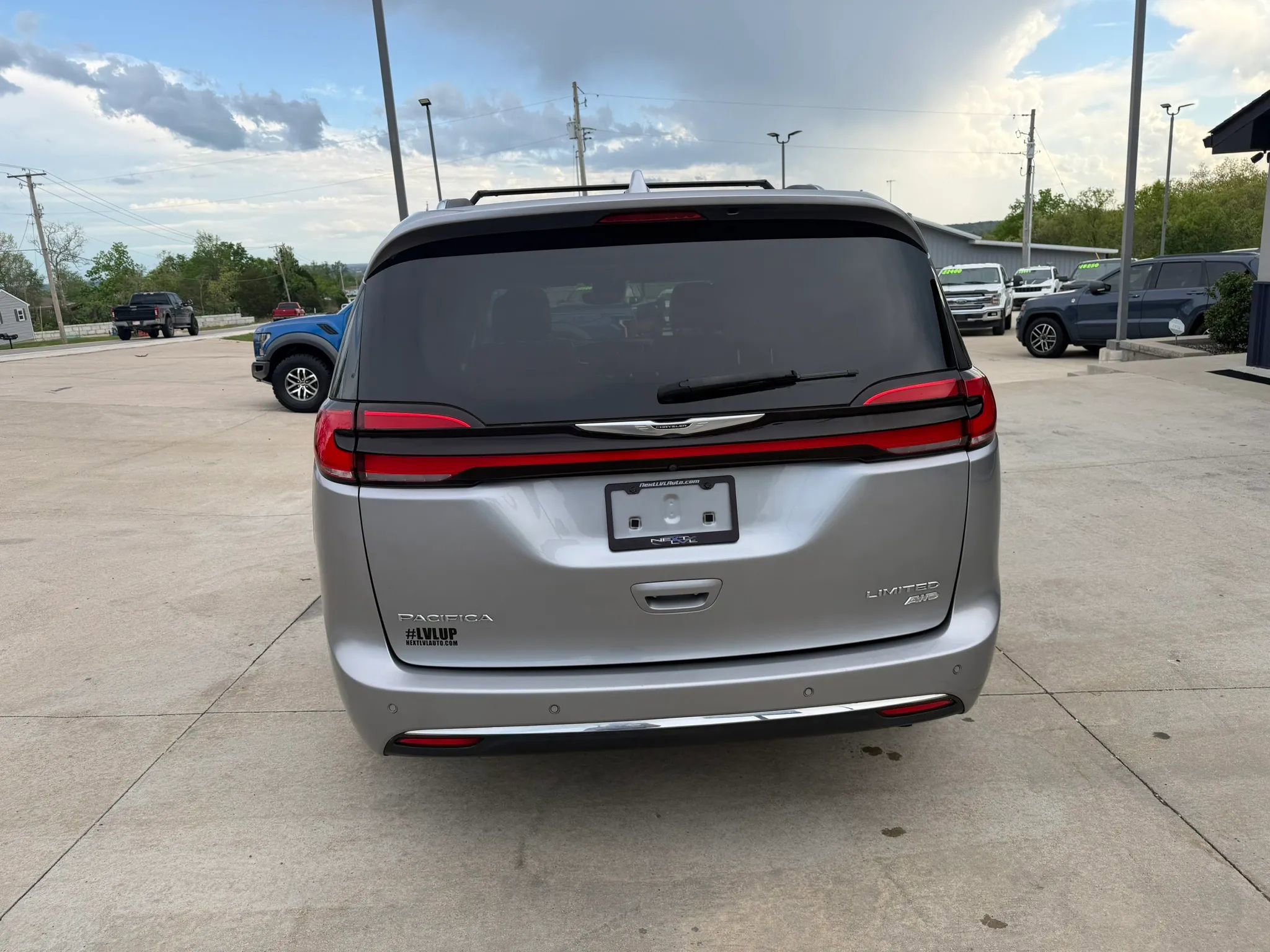Used 2021 Chrysler Pacifica Limited image 8