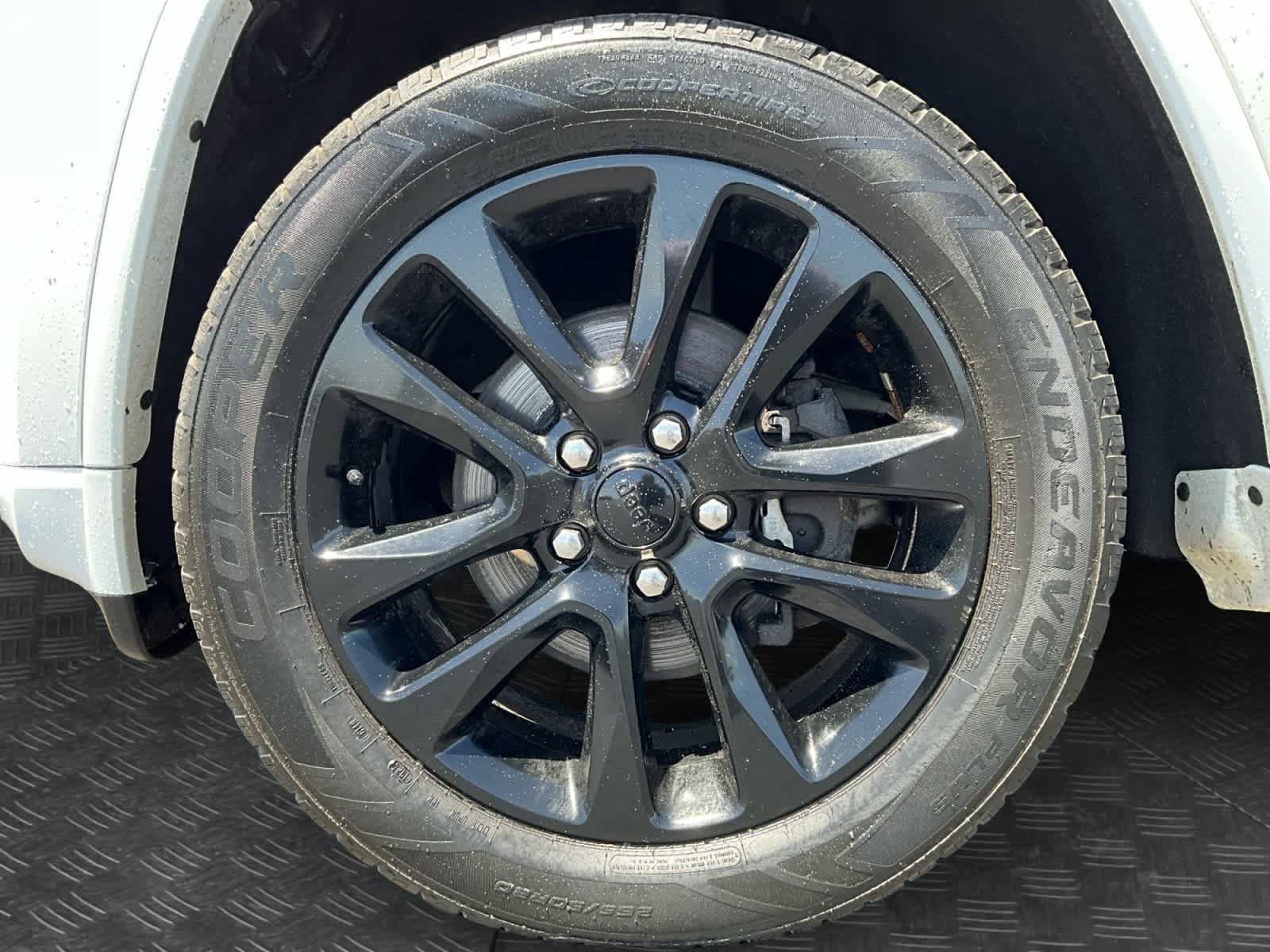 Used 2020 Jeep Grand Cherokee Altitude AWD/4WD image 16