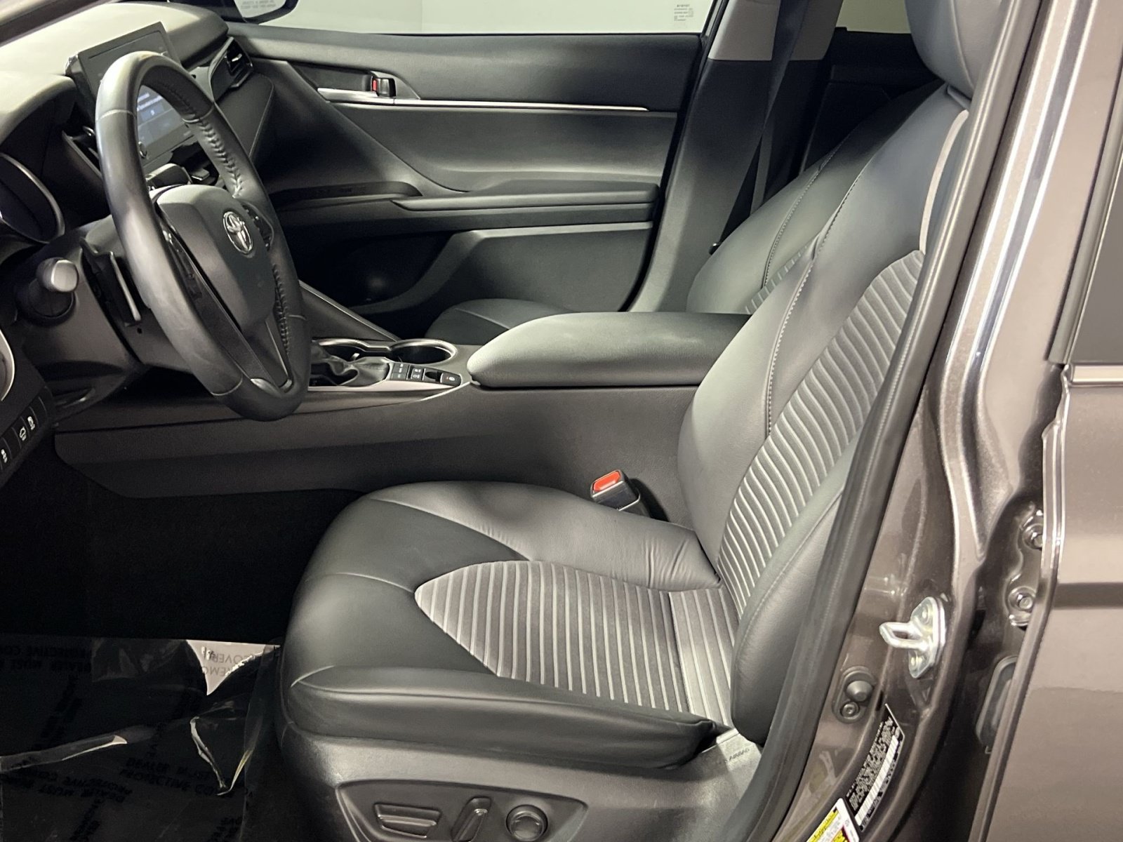 Used 2024 Toyota Camry SE FWD image 14