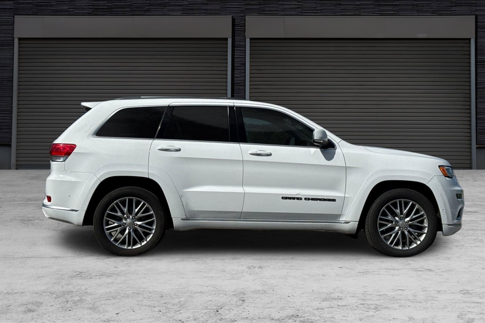 Used 2018 Jeep Grand Cherokee Summit w/ Platinum Series Group image 3