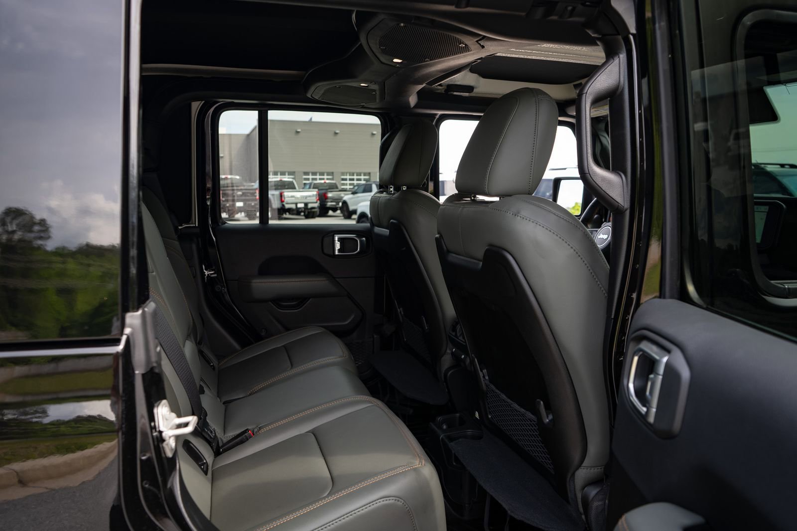 Used 2024 Jeep Gladiator Mojave AWD/4WD image 23