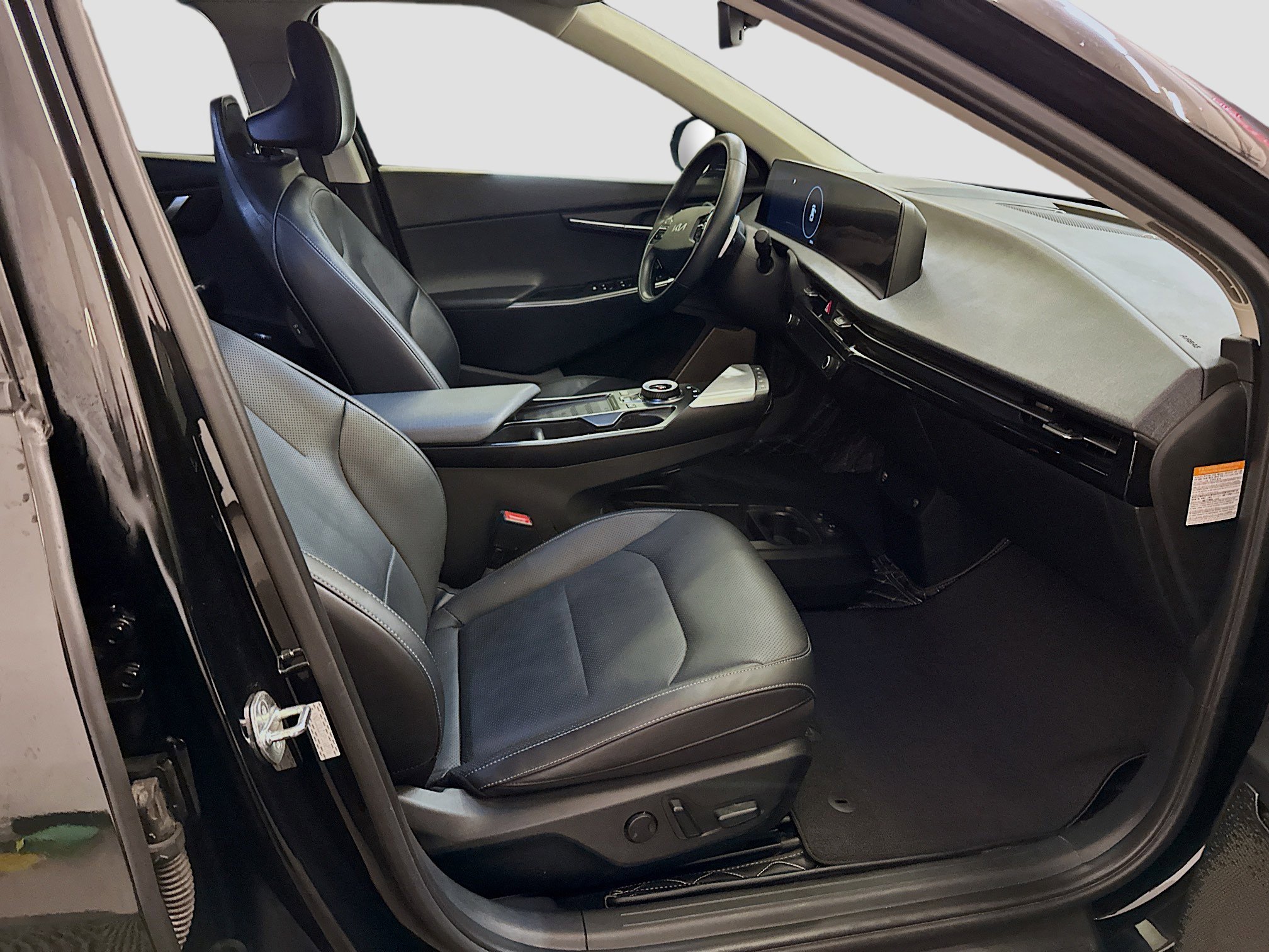 Used 2023 Kia EV6 Wind image 32