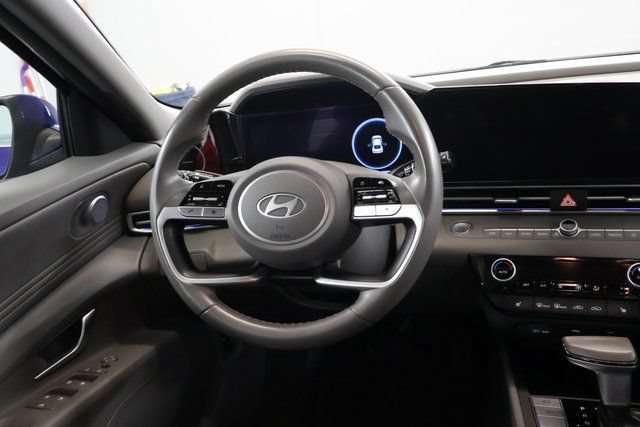 Used 2025 Hyundai Elantra SEL FWD image 13