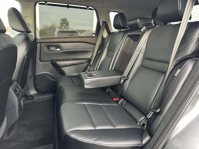 Used 2023 Nissan Rogue SV w/ SV Premium Package image 17