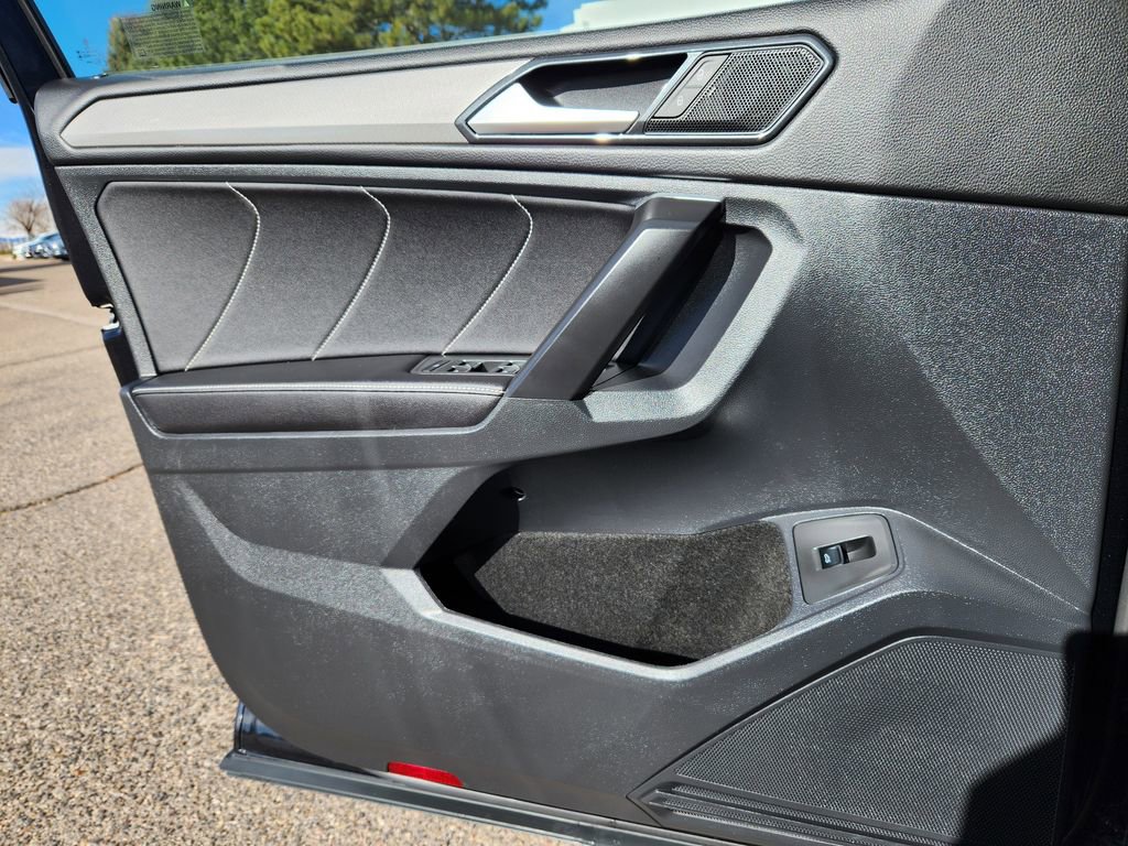 Certified 2024 Volkswagen Tiguan SE image 8
