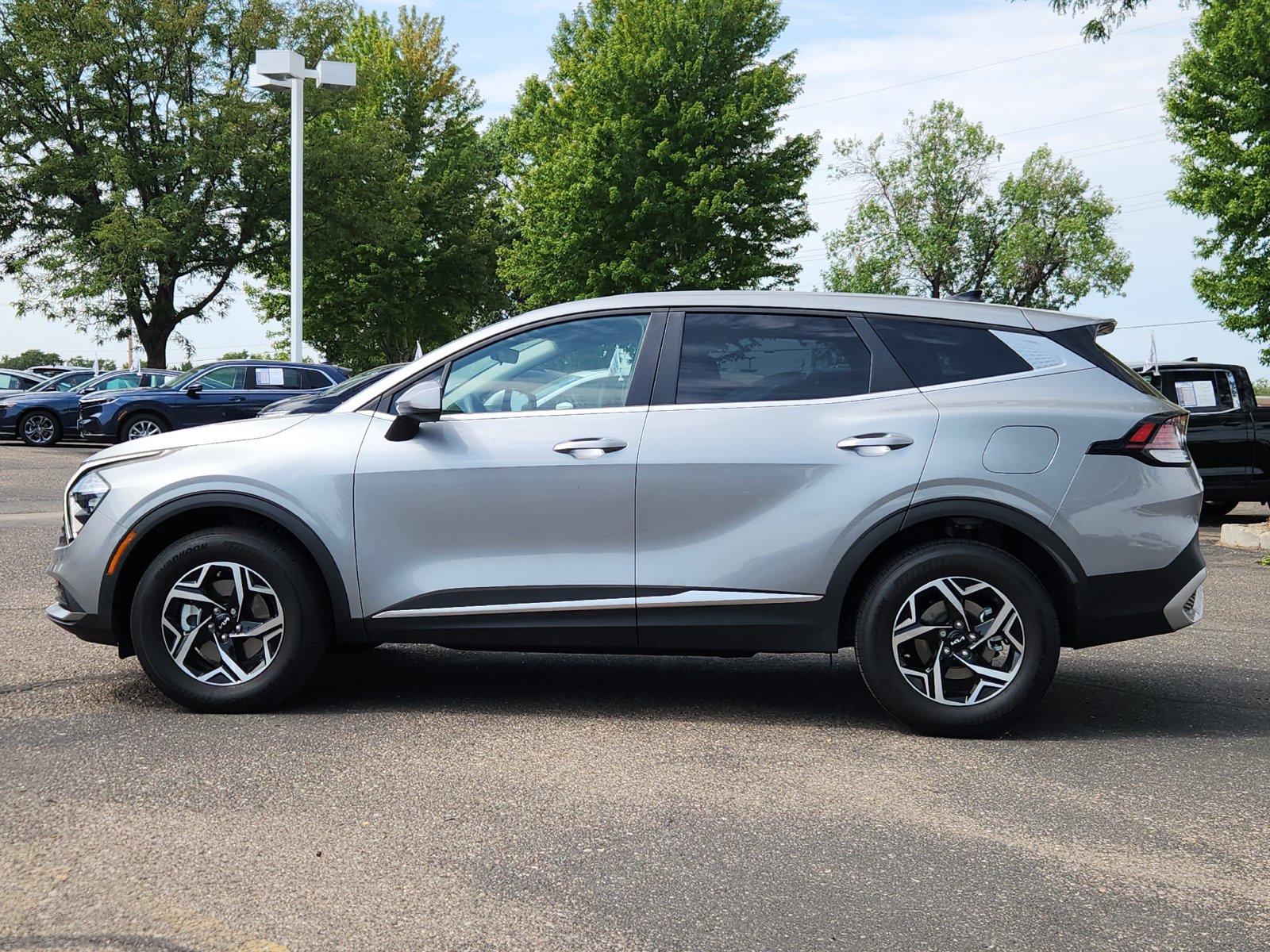 Used 2023 Kia Sportage LX AWD/4WD image 2
