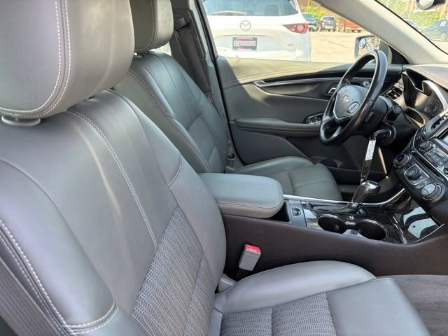 Used 2015 Chevrolet Impala LT w/ Convenience Package FWD image 22