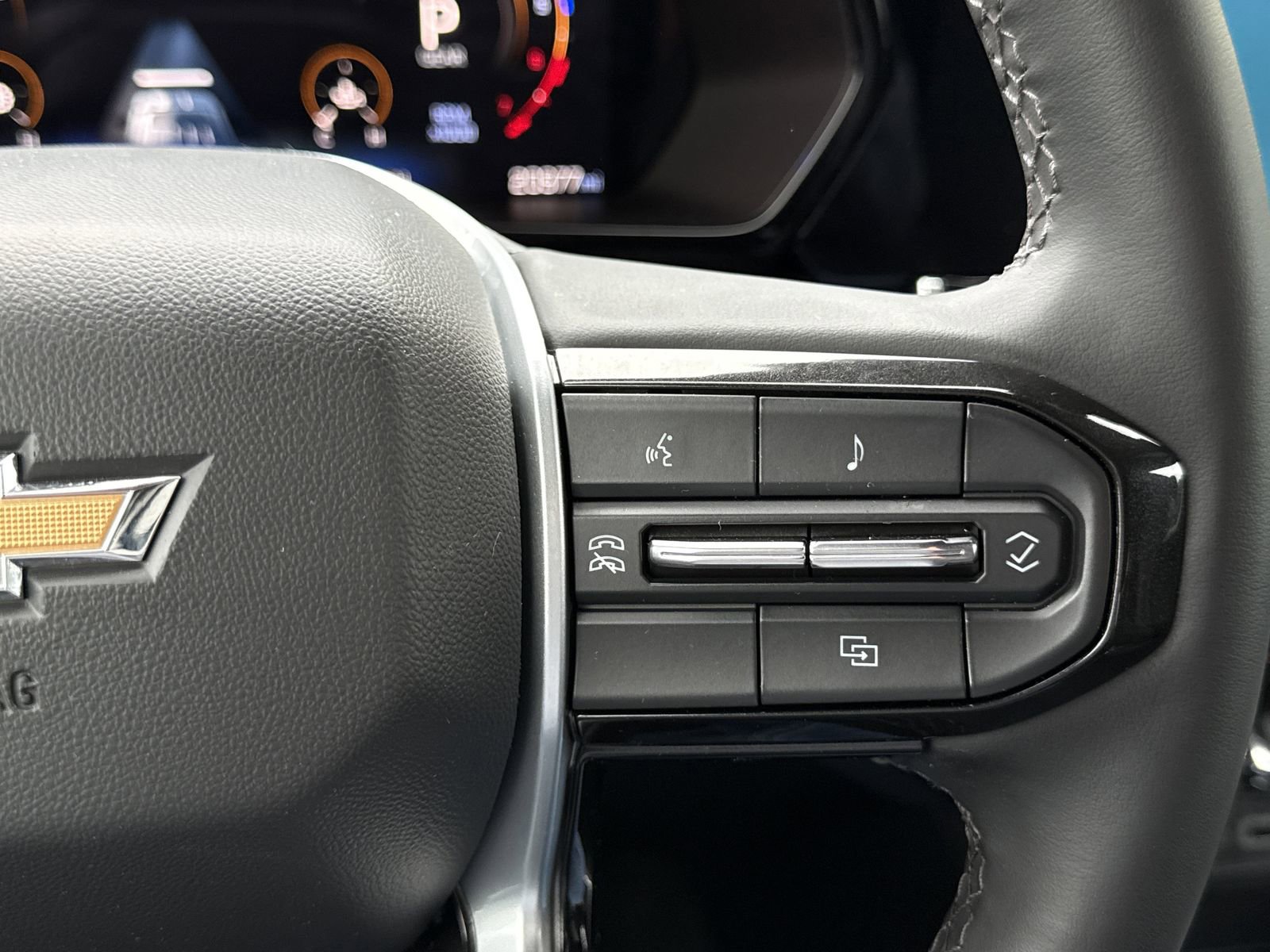 Used 2024 Chevrolet Colorado LT image 30