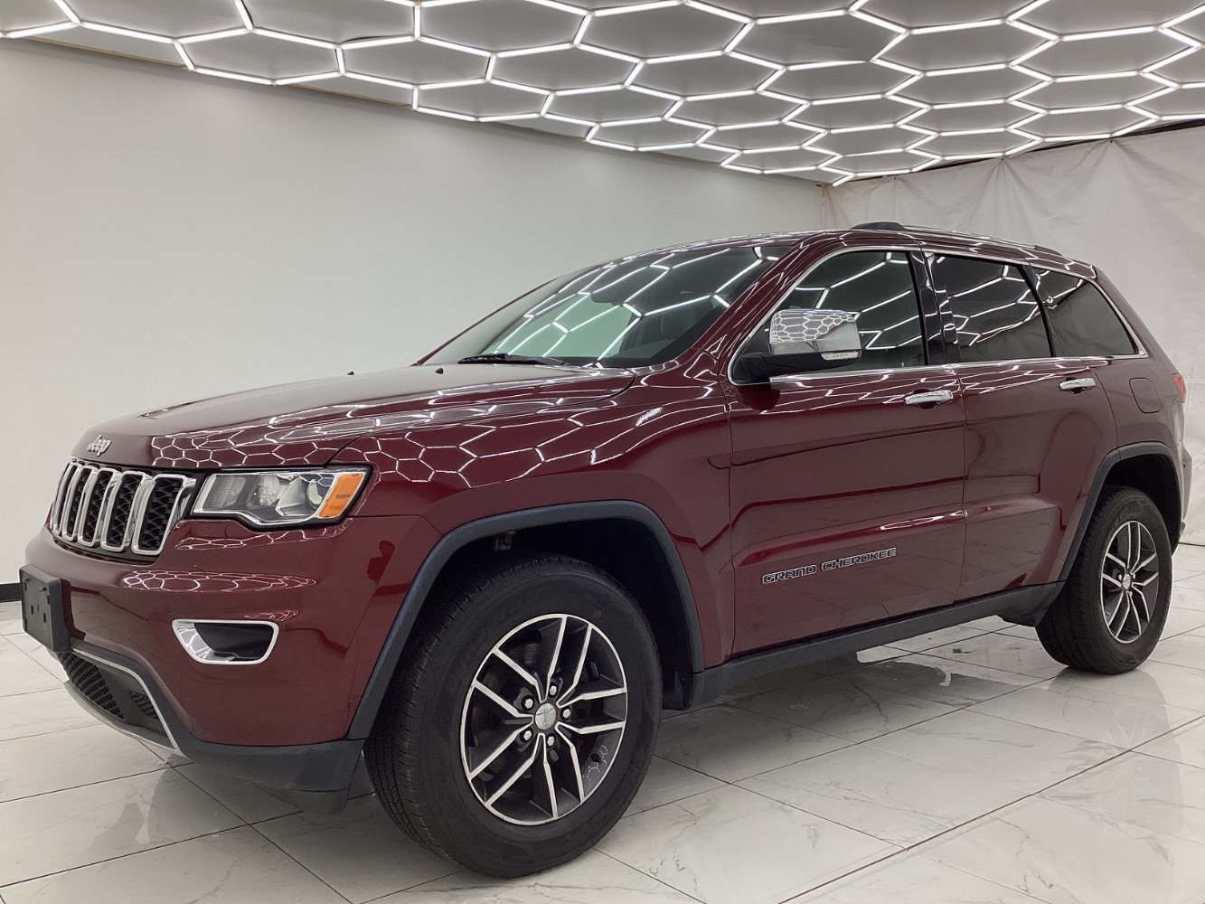 Used 2018 Jeep Grand Cherokee Limited AWD/4WD image 6