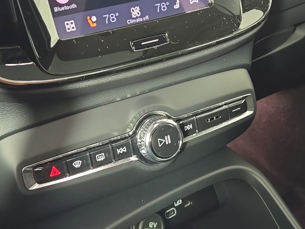 Certified 2024 Volvo XC40 B5 Ultimate w/ Climate Package image 24