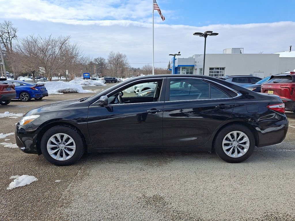 Used 2015 Toyota Camry LE image 7