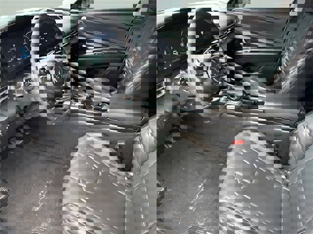 Used 2023 Hyundai Elantra Limited image 17