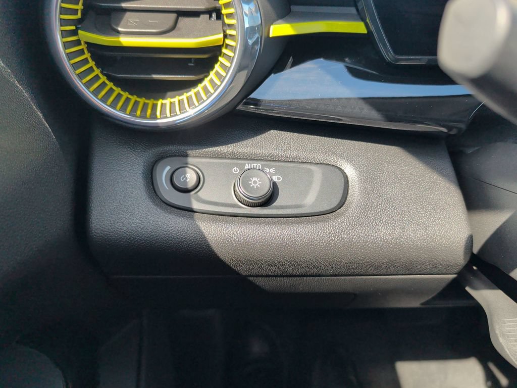 Used 2024 Chevrolet Trax ACTIV w/ Sunroof Package FWD image 15