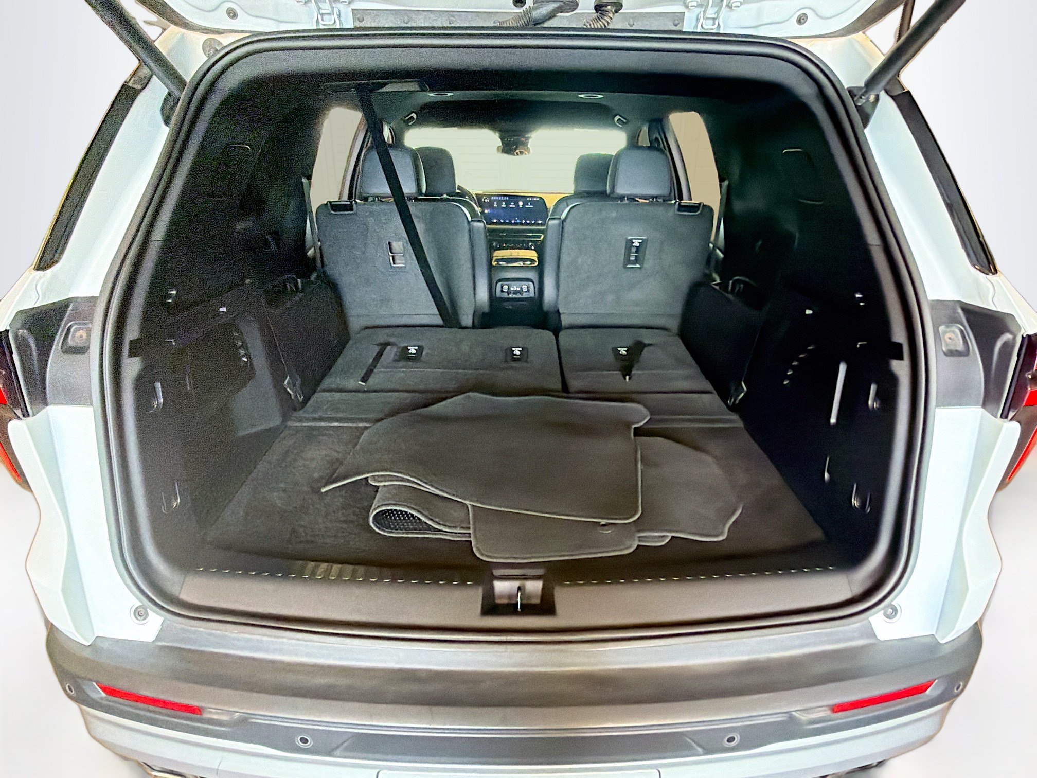 Used 2025 Chevrolet Traverse LT AWD/4WD image 29