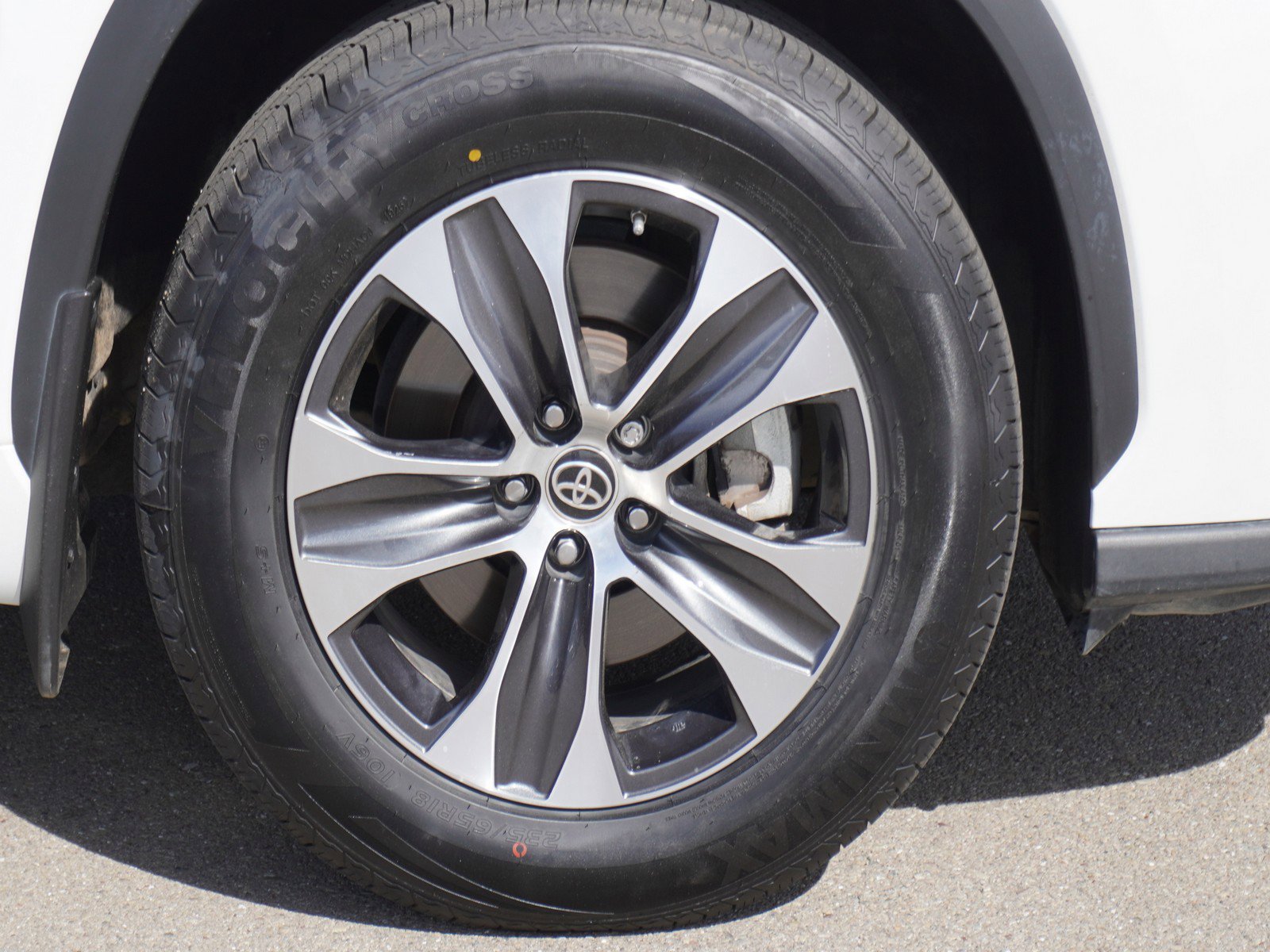 Used 2022 Toyota Highlander XLE image 5