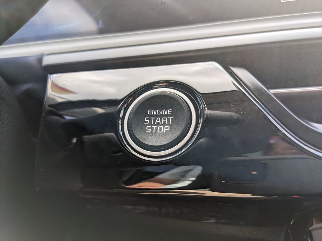 Certified 2025 Kia Seltos S image 27