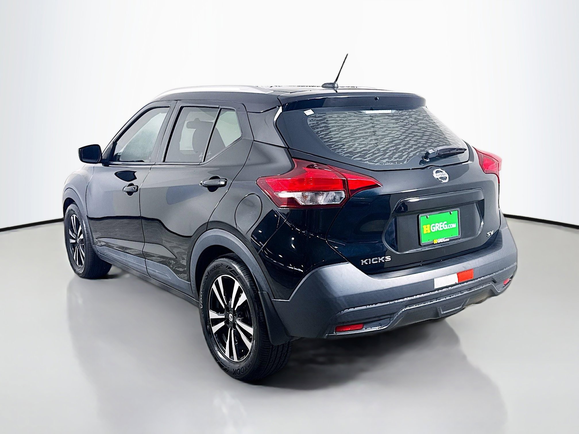 Used 2018 Nissan Kicks SV FWD image 7