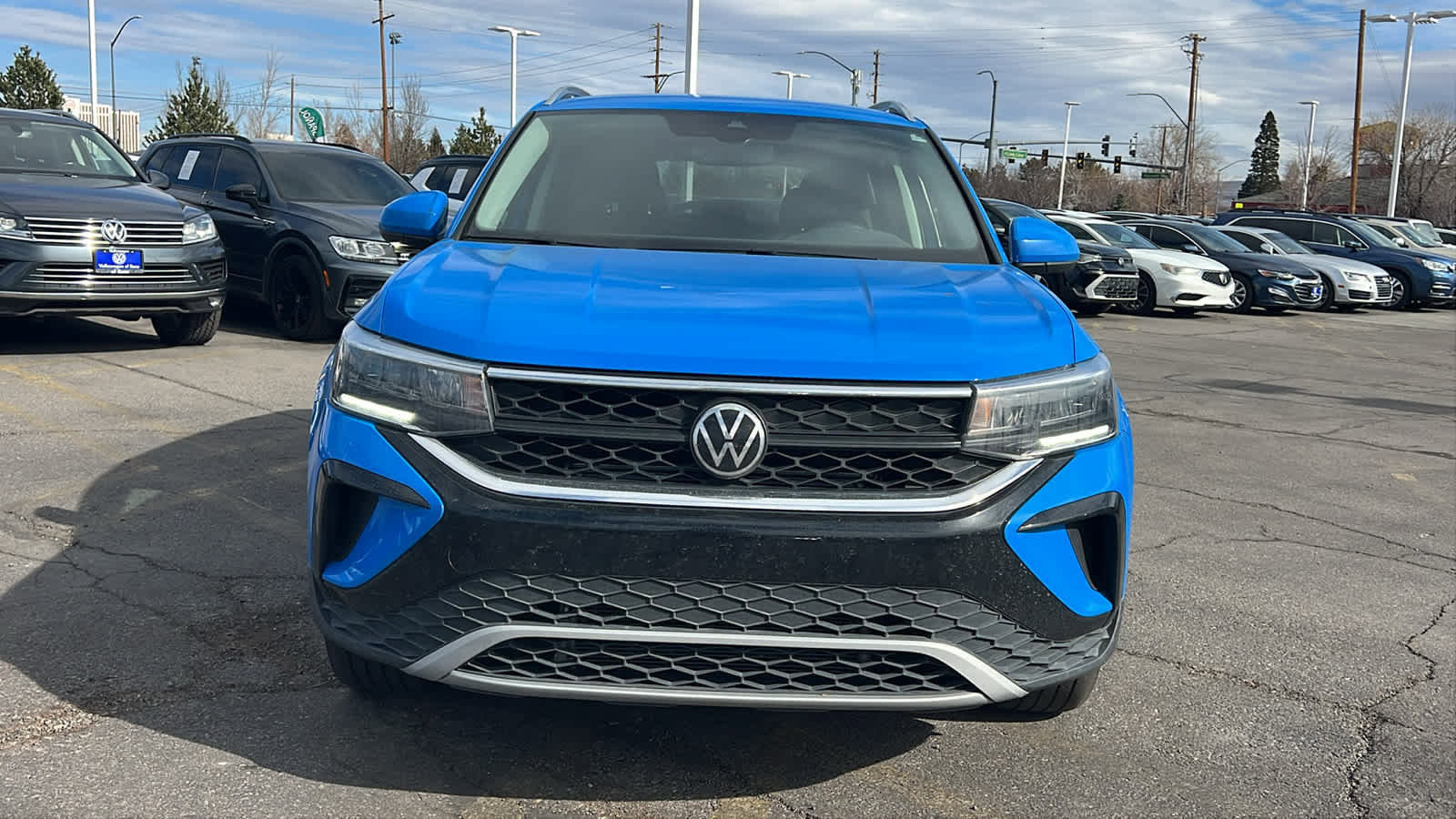 Certified 2022 Volkswagen Taos SE image 2