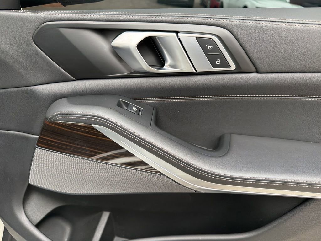 Used 2025 BMW X5 xDrive50e image 27