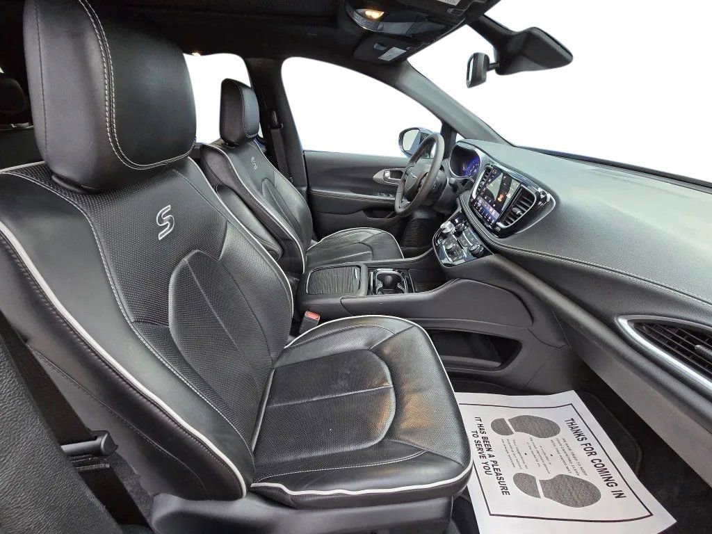 Used 2025 Chrysler Pacifica Limited FWD image 25