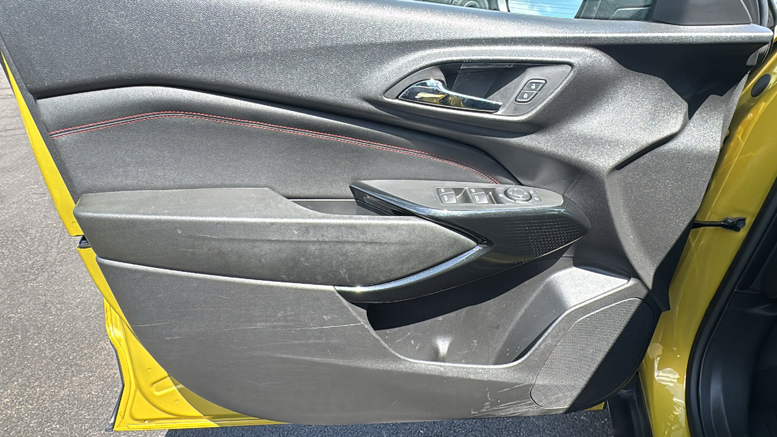 Used 2024 Chevrolet Trax RS w/ Sunroof Package image 12